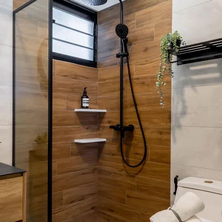 Private For Rent, Double Single 1 Kitchen 1 Living 1 Bathroom Courtyard With Flower Gardens Homestay Tirana